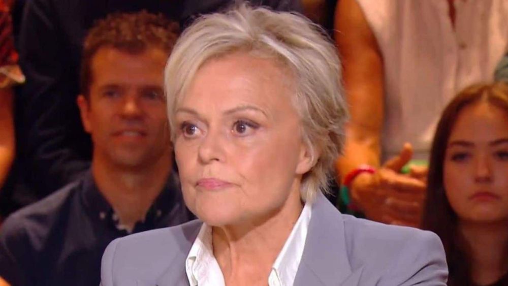 Muriel Robin : enfant mal aimée, elle dévoile les détails de son enfance difficile, "je suis passée à côté de ma mère..."