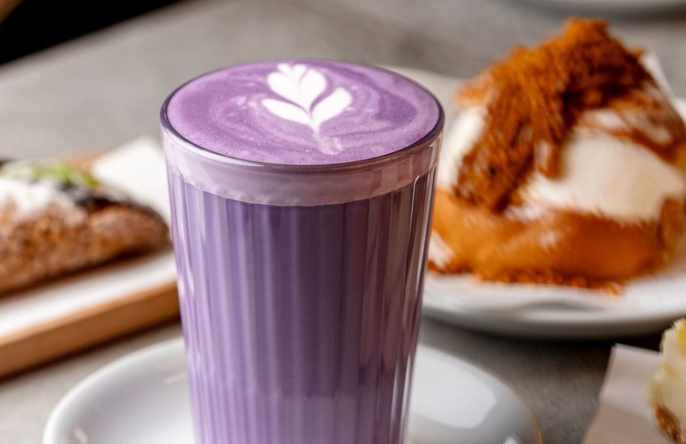 Détox, énergie : l’ube latte, la boisson bien-être qui rivalise avec le matcha