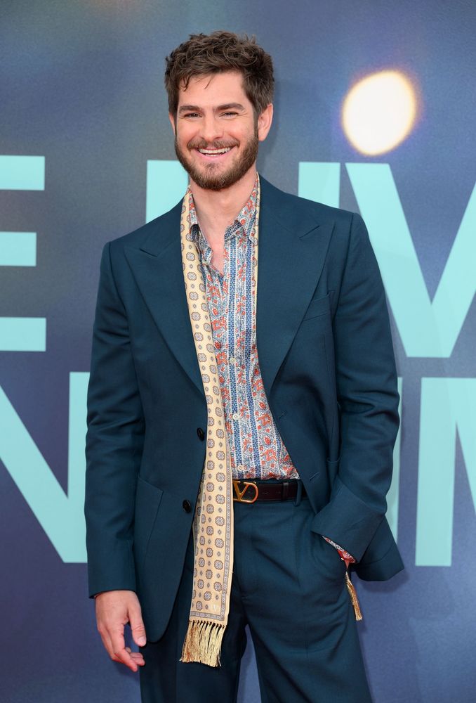 « Elle me manque beaucoup » : Andrew Garfield se livre sur le décès de sa mère