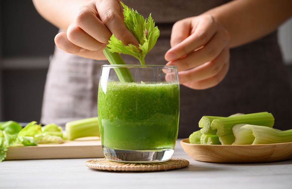Celery juice : pourquoi cette boisson détox cartonne sur les réseaux ?