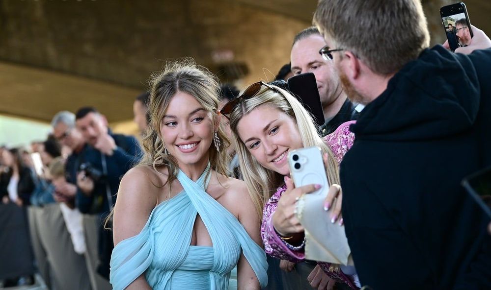 Femme fatale, blonde et... "anti-woke" ? Cette star controversée met Hollywood à genoux, mais ce n'est pas ce que vous croyez