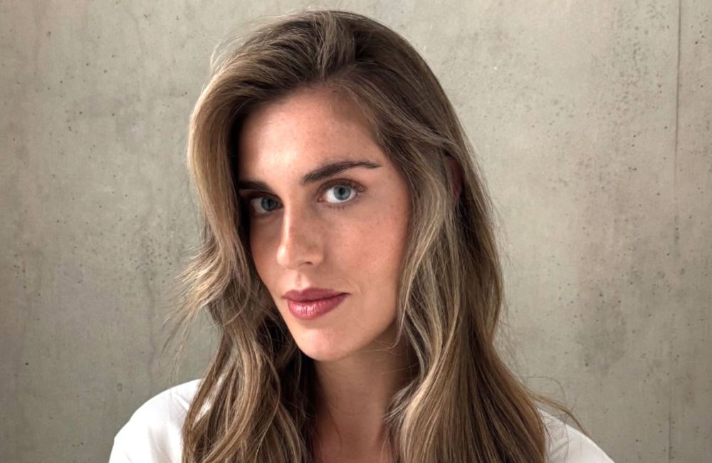 Qu’est-ce que l'« Ecru Hair », la version modernisée de la célèbre (et déchue) coloration bronde ?