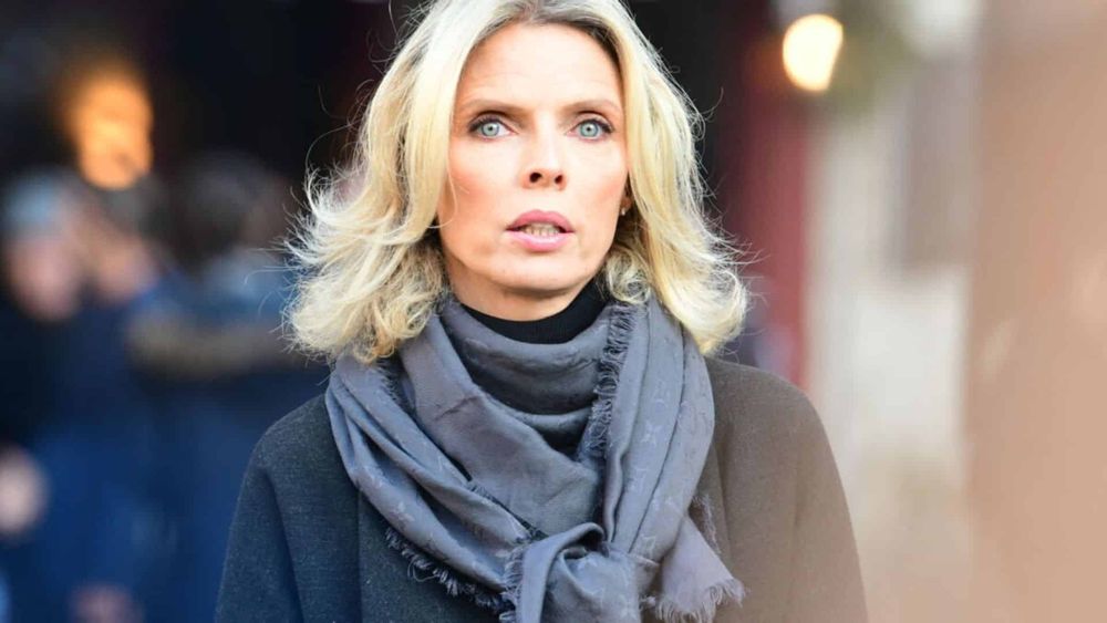 "Il m'attendait avec…" : Sylvie Tellier révèle les détails glaçants de son agression