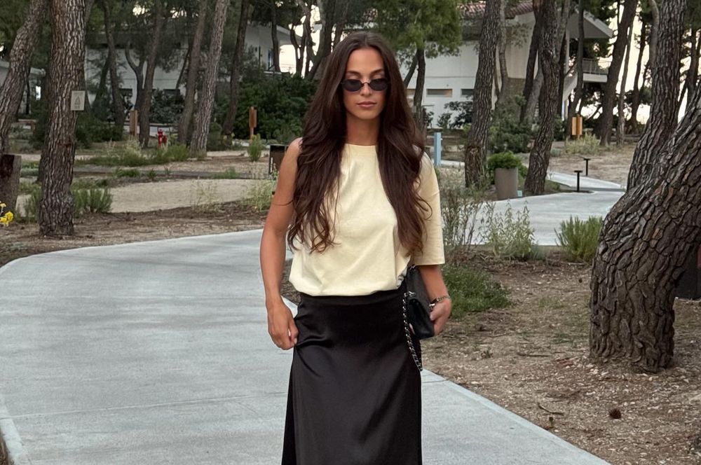 Jupe longe et sandales, le combo chic de l’été en 3 looks de défilé à reproduire facilement