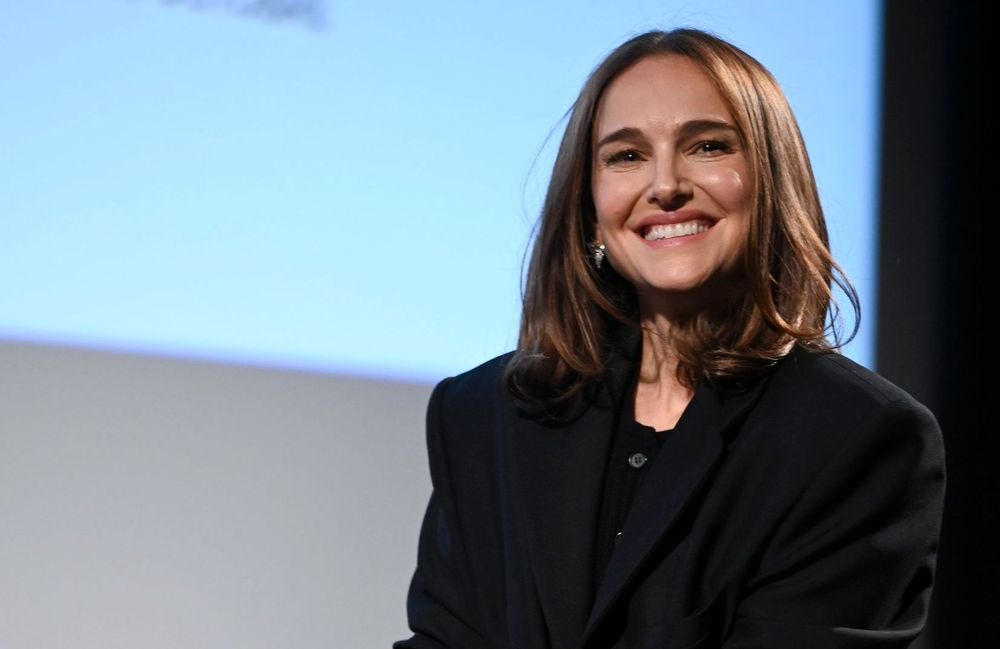 Natalie Portman, enceinte de son troisième enfant, dévoile les coulisses de sa vie parisienne