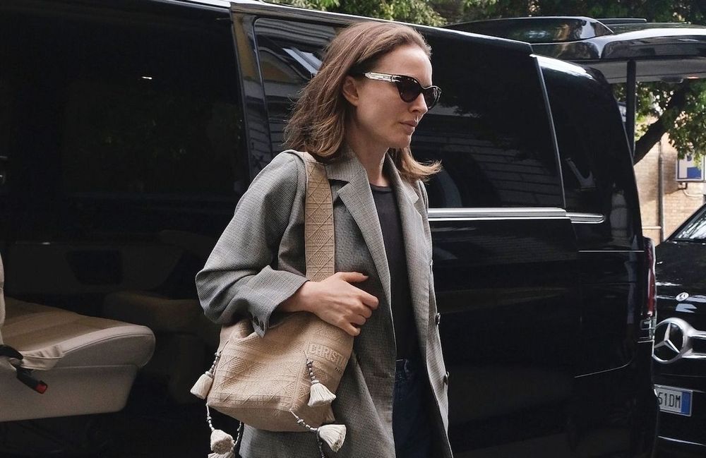 Natalie Portman succombe à son tour au jean le plus cool du printemps