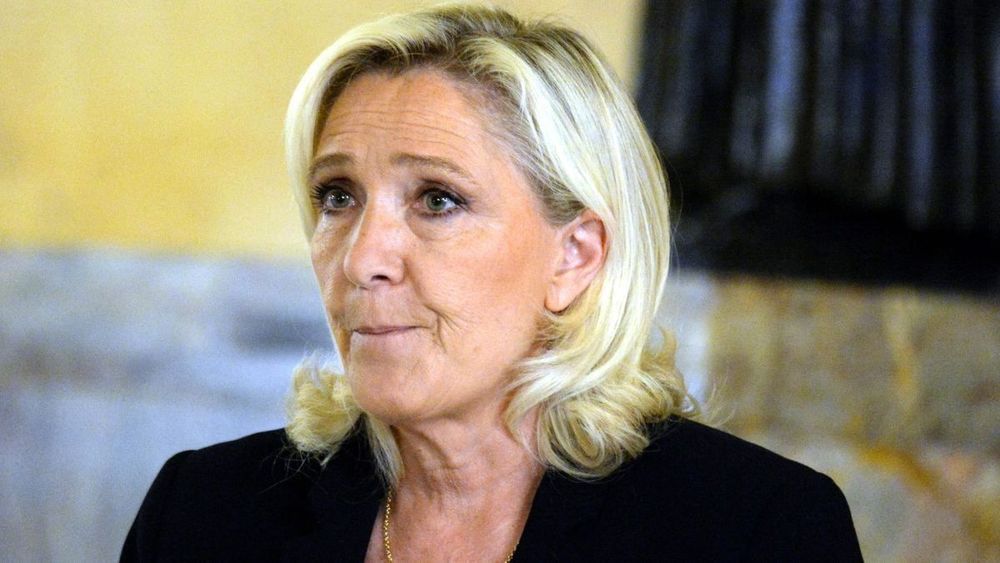 "Purée la gueule" : Marine Le Pen méconnaissable, "Photoshop ou chirurgie ?", on la compare à Ophélie Winter
