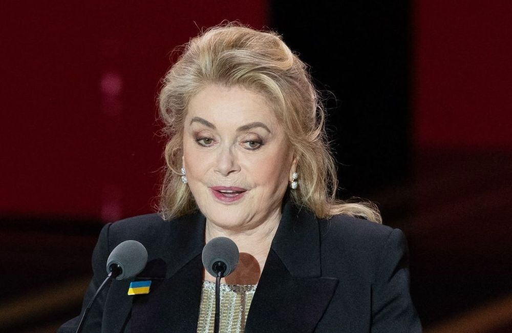 Catherine Deneuve ouvre la cérémonie des César 2025 : ce vibrant hommage à sa sœur décédée