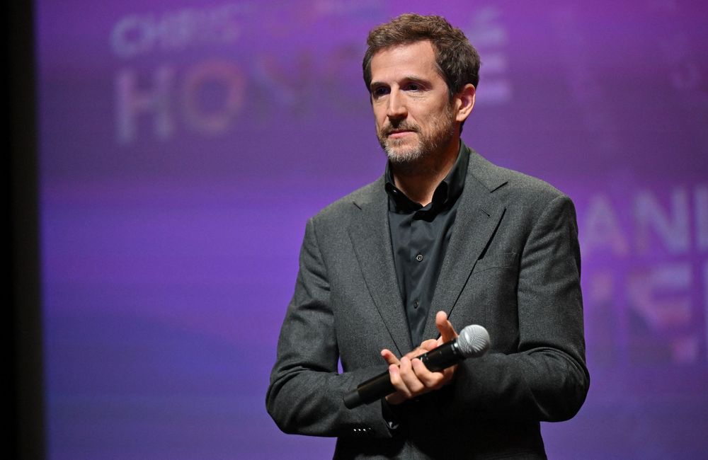 « Le plateau s'est arrêté » : Guillaume Canet se confie sur son étonnante rencontre avec Leonardo DiCaprio