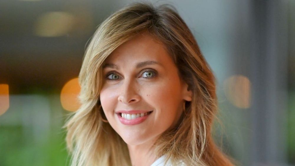 Ophélie Meunier draguée par un PDG très influent, gros malaise en plein direct : "Difficile de se concentrer en vous regardant !"