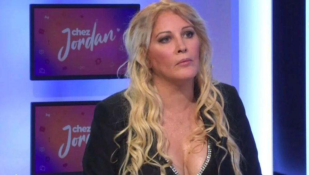 Loana sous la douche et au lit avec une femme : "J'aime les...", son coming-out étonnant