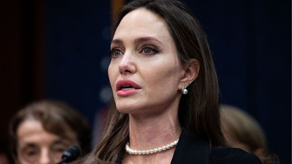 Angelina Jolie dévastée, son fils Pax renversé par une voiture : "Les médecins craignent qu'il…