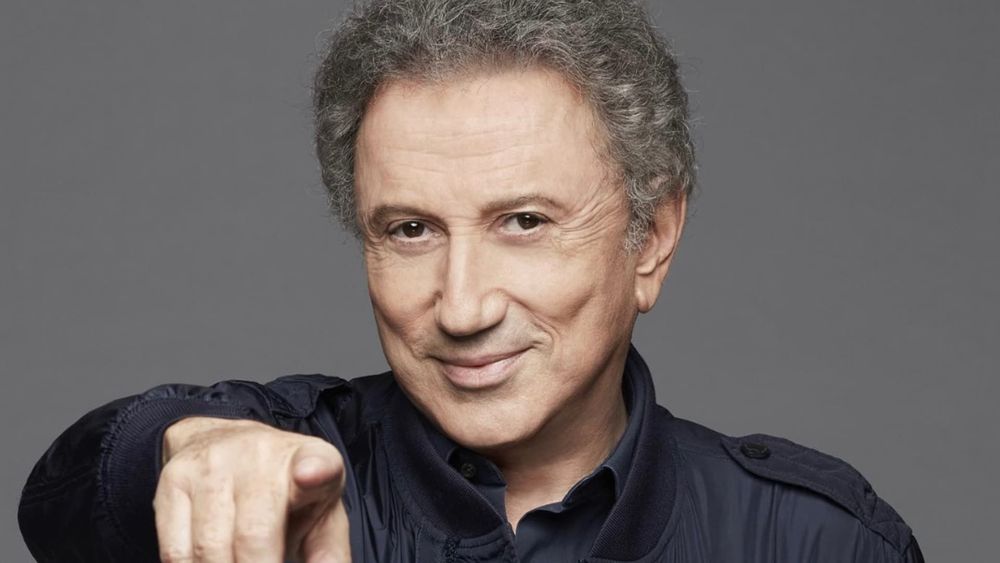 Michel Drucker : le présentateur fait des révélations sur une agression sexuelle par une fanatique, "elle m'a serré très fort les..."