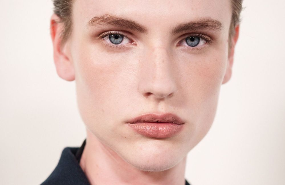 4 gestes à adopter pour des sourcils naturellement plus fournis