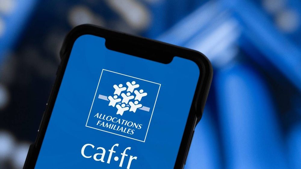 APL, RSA, prime d'activité, AAH... Faut-il déclarer les aides de la CAF aux impôts ?