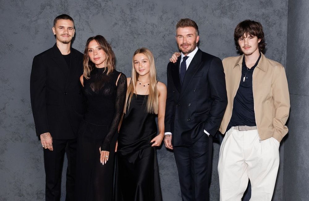 Le clan Beckham rayonne tout en noir et beige à Londres