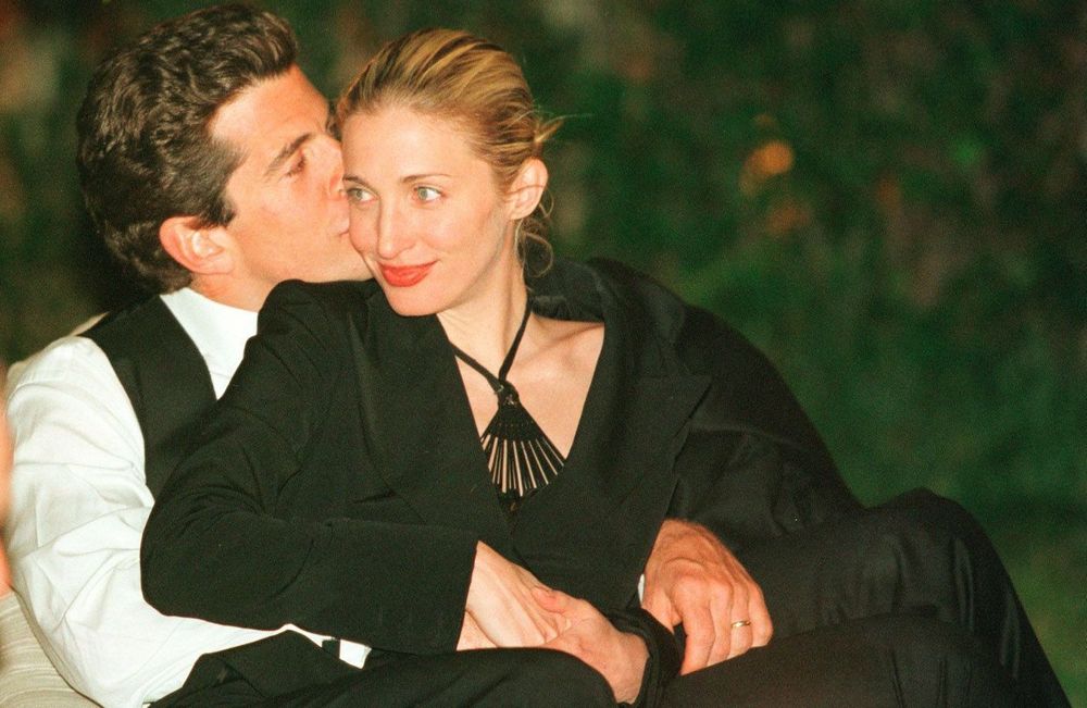 Fascination, pression médiatique, accident d'avion... Le destin tragique de Carolyn Bessette-Kennedy