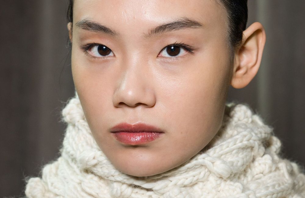 Les lèvres « baies glacées » : la tendance make-up des défilés à adopter dès maintenant