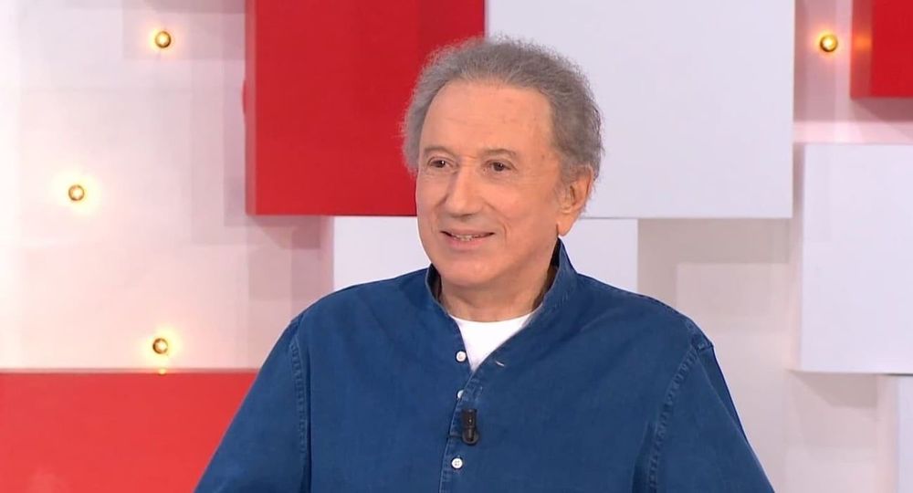 À 82 ans, Michel Drucker quitte sa maison de rêve avec piscine XXL pour ce village de près de 2000 habitants