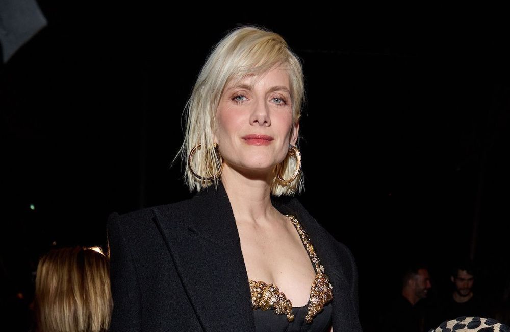 Au défilé Balmain, Mélanie Laurent s’impose avec un look structuré et élégant