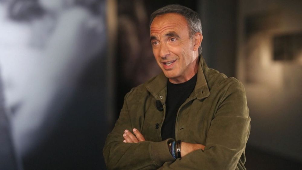 "Je ne suis pas comme les autres" : Nikos Aliagas évoque la malformation avec laquelle il est né