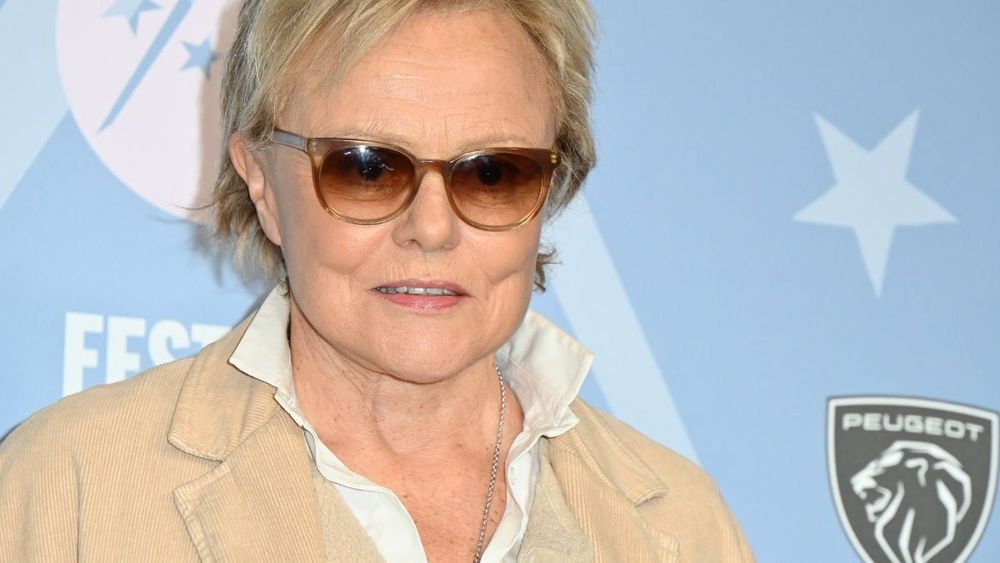 “Je vais venir pour te tuer” : Muriel Robin s’explique sur sa relation tendue avec sa mère