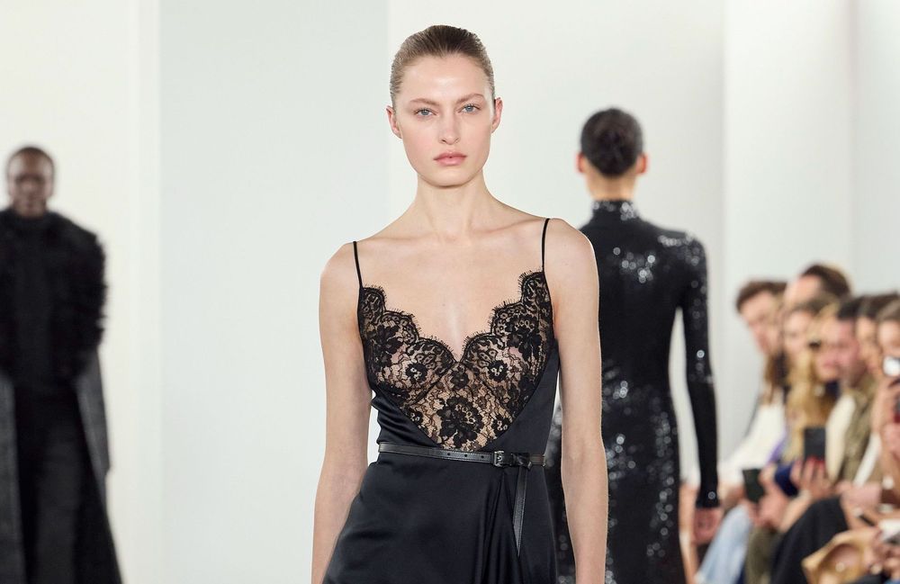 Subtile, délicate, grand potentiel stylistique... La robe en dentelle s'impose en pièce phare dans la tendance romantique