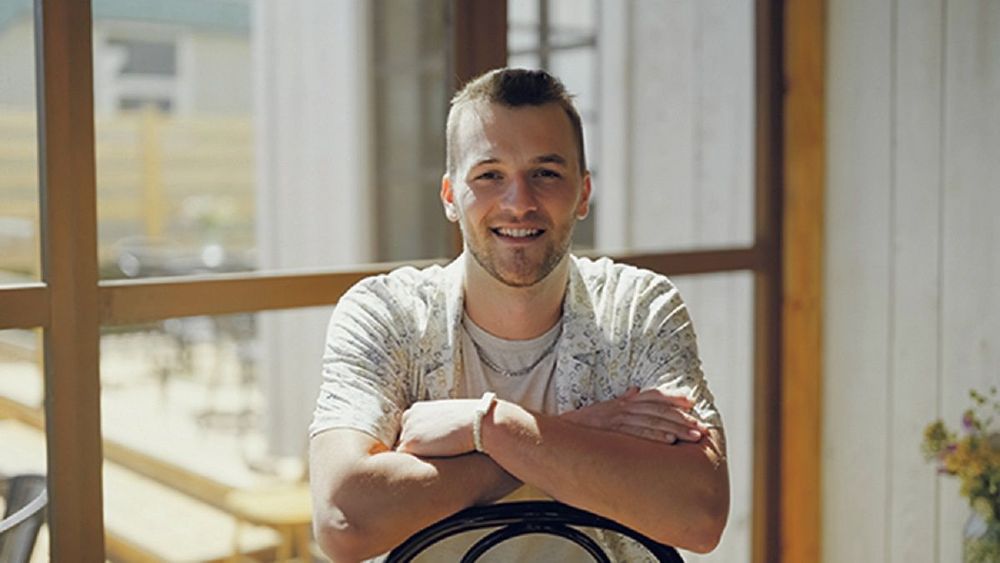 L'amour est dans le pré : "Chaud bateau !" Nathan tombe le haut et fait grimper la température sur Instagram
