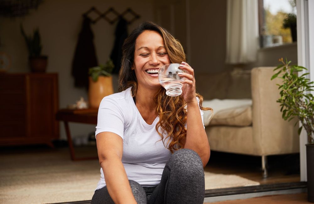 Pourquoi boire 1,5 litre d’eau par jour réserve un bienfait inattendu (et parfait pour la rentrée)
