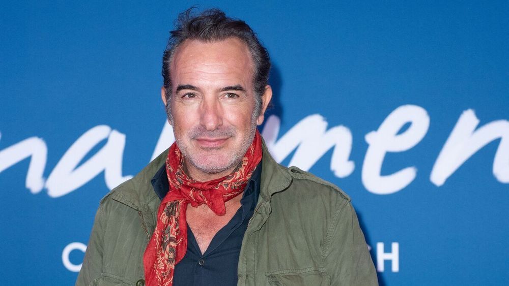 Exit Nathalie Péchalat, Jean Dujardin présente son “nouveau bébé”