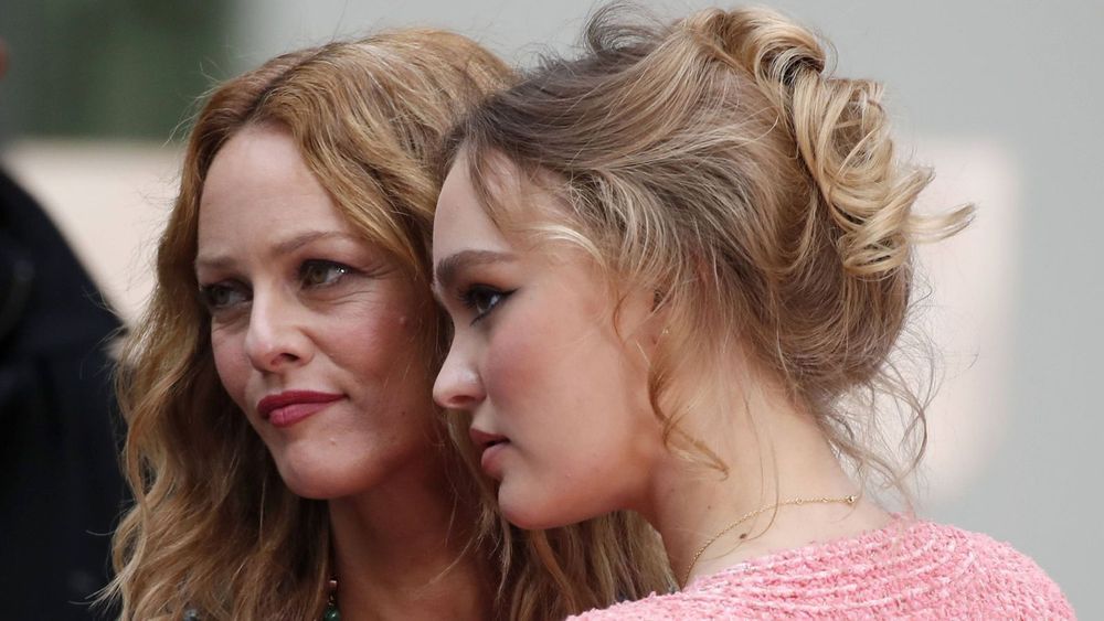 Lily-Rose Depp se confie sur sa relation avec sa mère Vanessa Paradis : "J'ai pu être un peu compliquée"