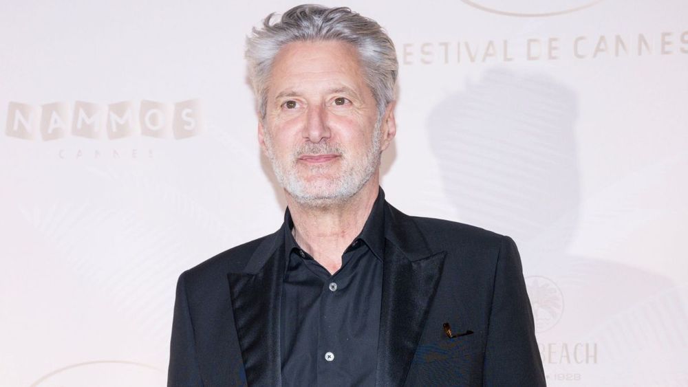Antoine de Caunes (71 ans) résigné face à la mort : “On ne me dira pas quand je dois partir”