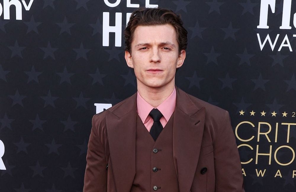 Tom Holland s’exprime sur sa sobriété : « Je buvais suffisamment pour gâcher ma journée du lendemain »