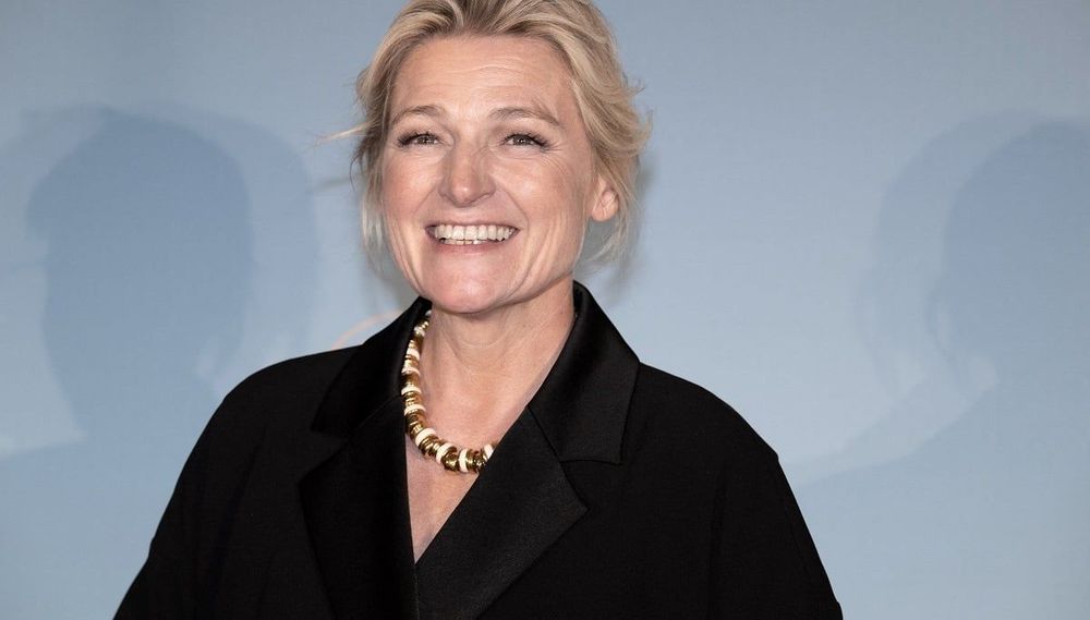 "Je vais me foutre en l'air" : Anne-Elisabeth Lemoine (54 ans) anéantie par ces idées noires, panique sur le plateau de C à vous