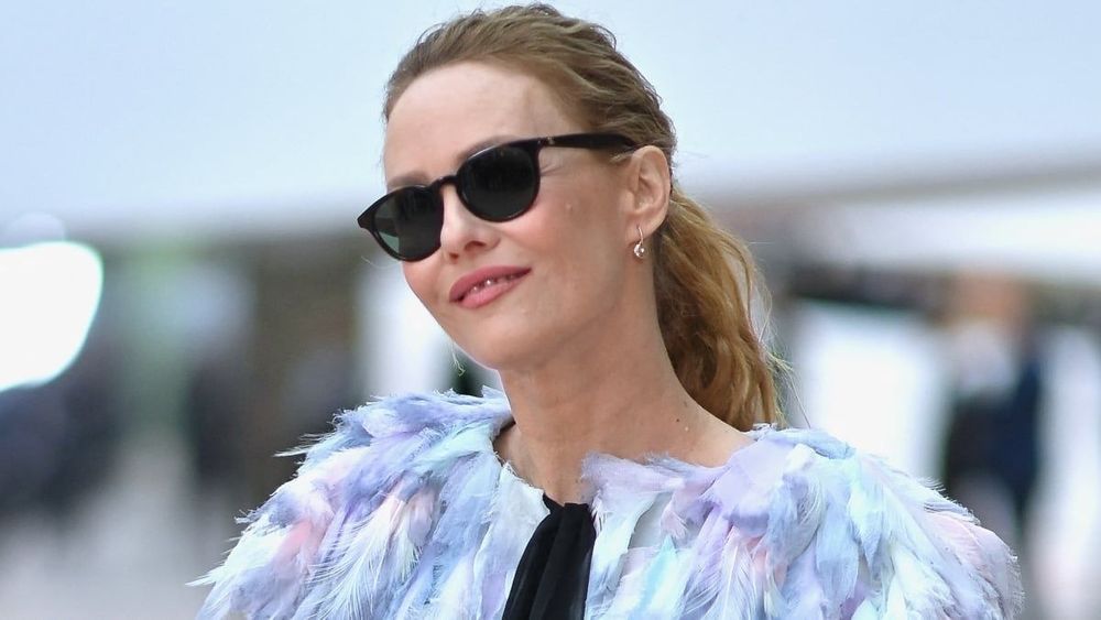 Vanessa Paradis "surmaquillée" et en tenue "très moulante" à 14 ans : ce qu'elle regrette d'avoir fait pour exacerber sa féminité