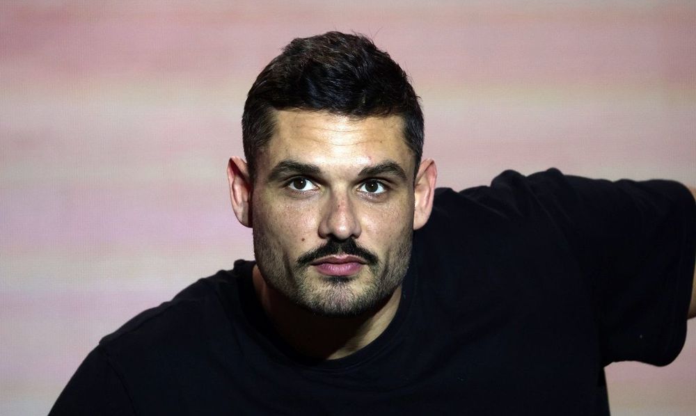 Florent Manaudou sans détour sur les photos volées de sa sœur Laure : "Il y a un grand vide"