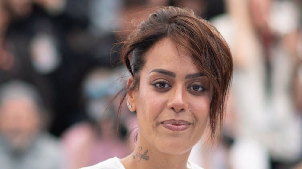 Amel Bent (40 ans) sans domicile et sans un sou à Paris : "J'ai dormi dehors", révélations sur sa traversée du désert