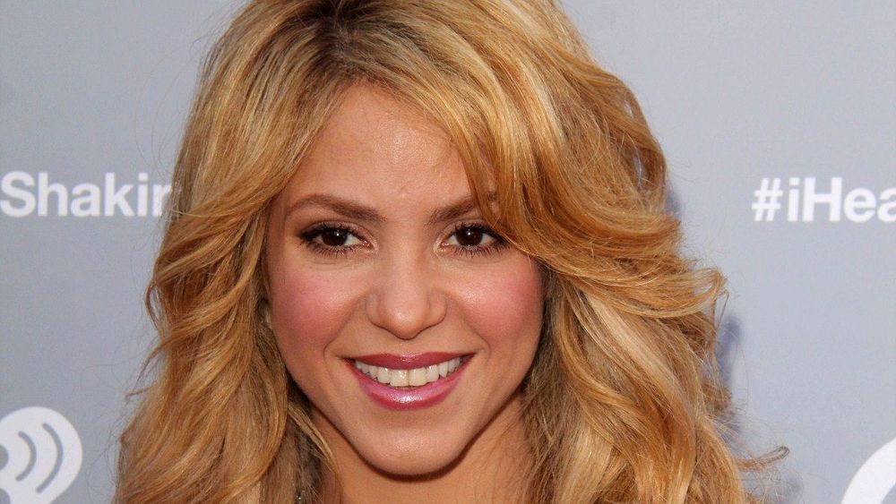 « Un couple totalement inattendu » : des photos de Shakira dans les bras de Lucien Laviscount font réagir