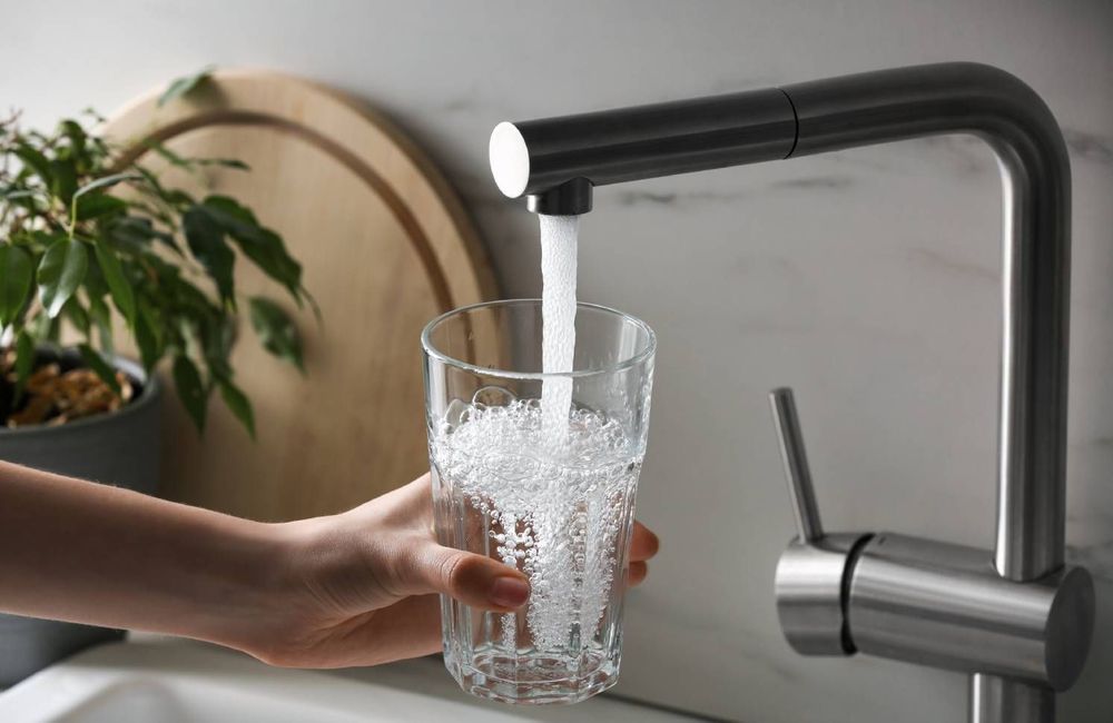 TFA, le polluant éternel omniprésent dans l’eau potable : quels dangers pour notre santé ?