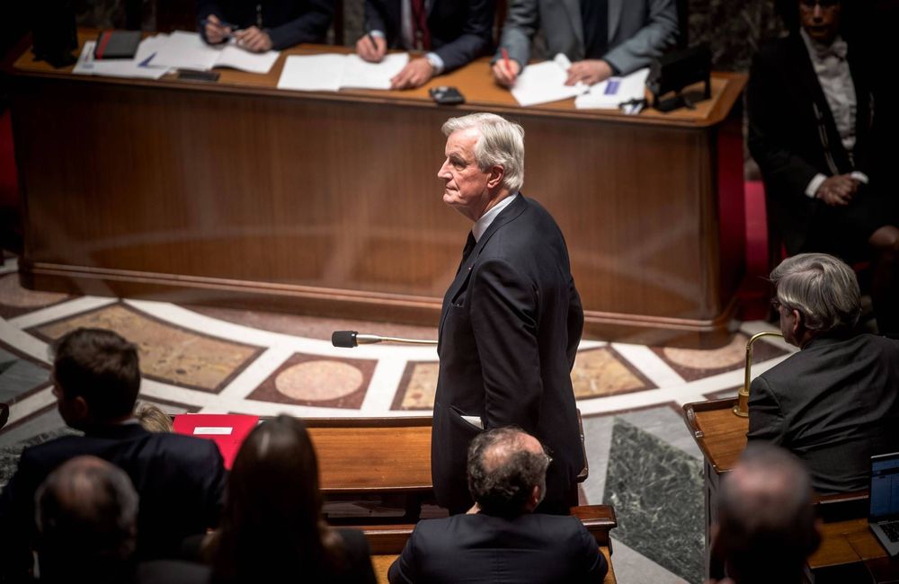 Violences contre les femmes, AESH… Ces mesures mises en péril avec la censure du gouvernement
