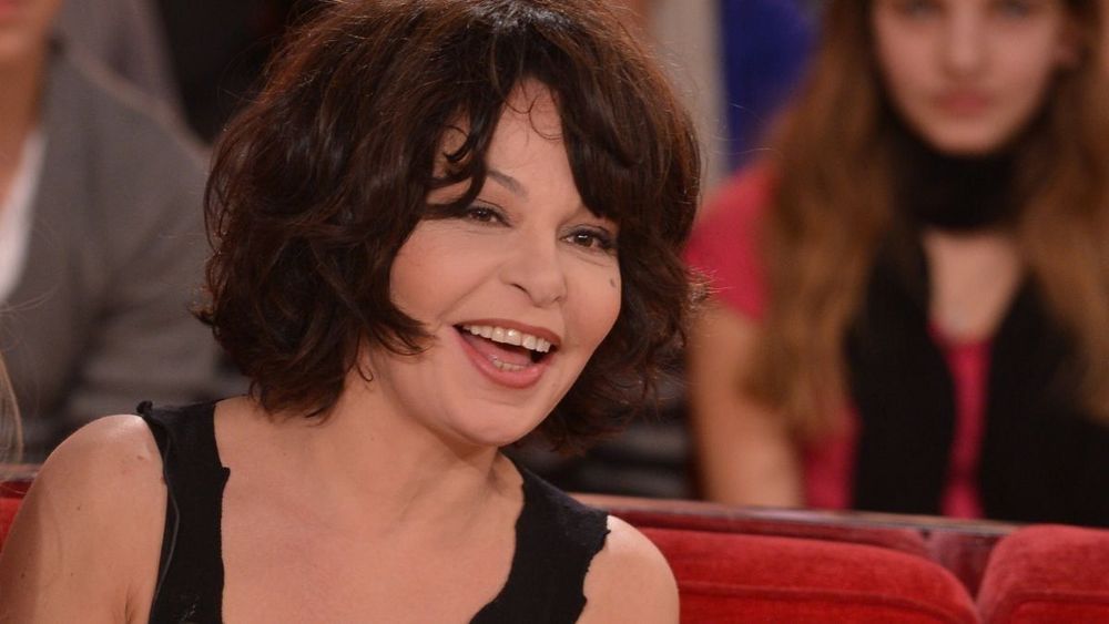 Quand Isabelle Mergault expliquait pourquoi elle n’avait jamais vécu avec un homme : “Mes amours sont épuisants”