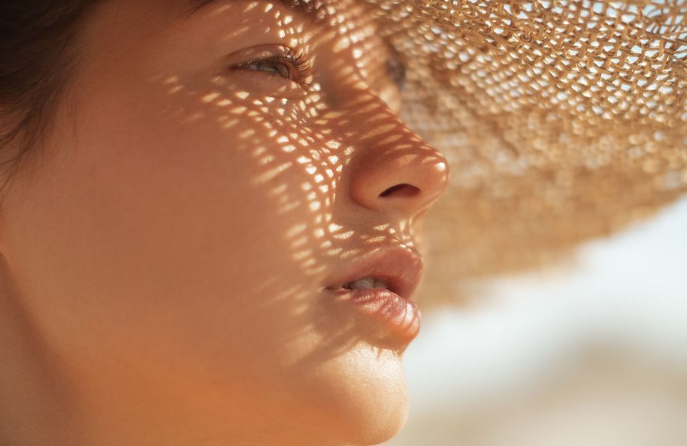 Une dermatologue révèle comment lutter contre l'acné malgré les vagues de chaleur