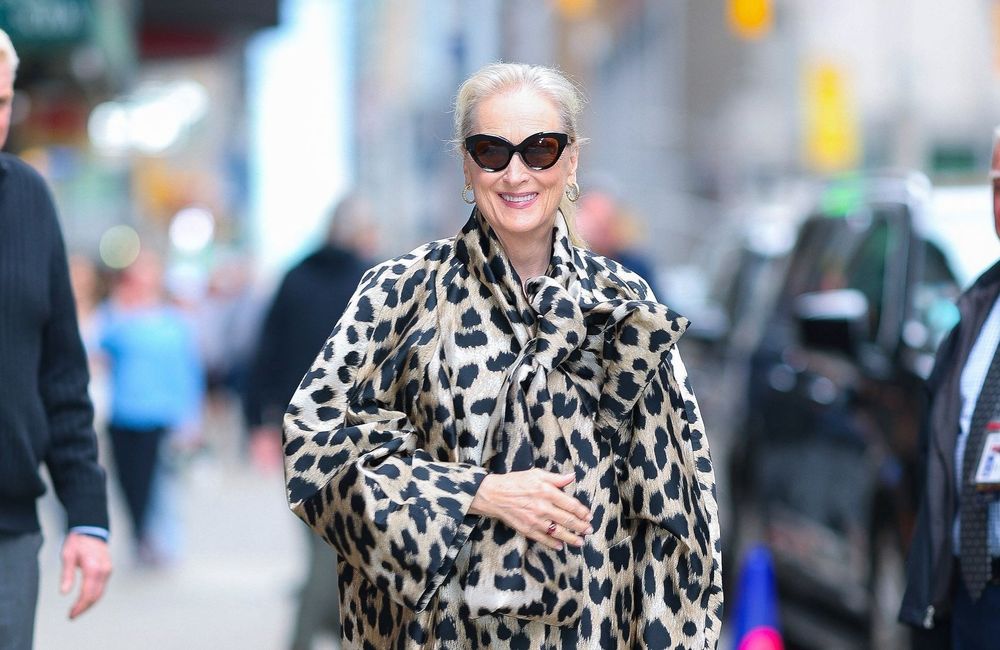 Meryl Streep fait sensation à Tokyo en tailleur-jupe Chanel, à la première de « Diable s’habille en Prada 2 »