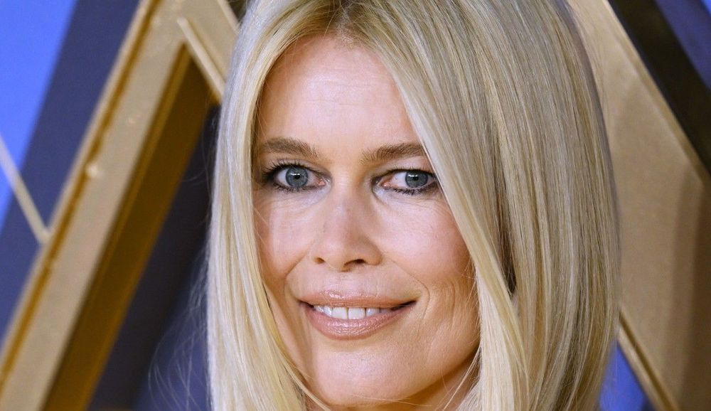 À 55 ans, Claudia Schiffer "sidérante" en maillot de bain, des clichés qui bousculent les codes