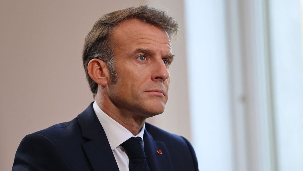 "Emmanuel Macron n’a pas dit un mot" : son silence sur le conflit israélo-palestinien enflamme CNews et fait bouillir sur le plateau