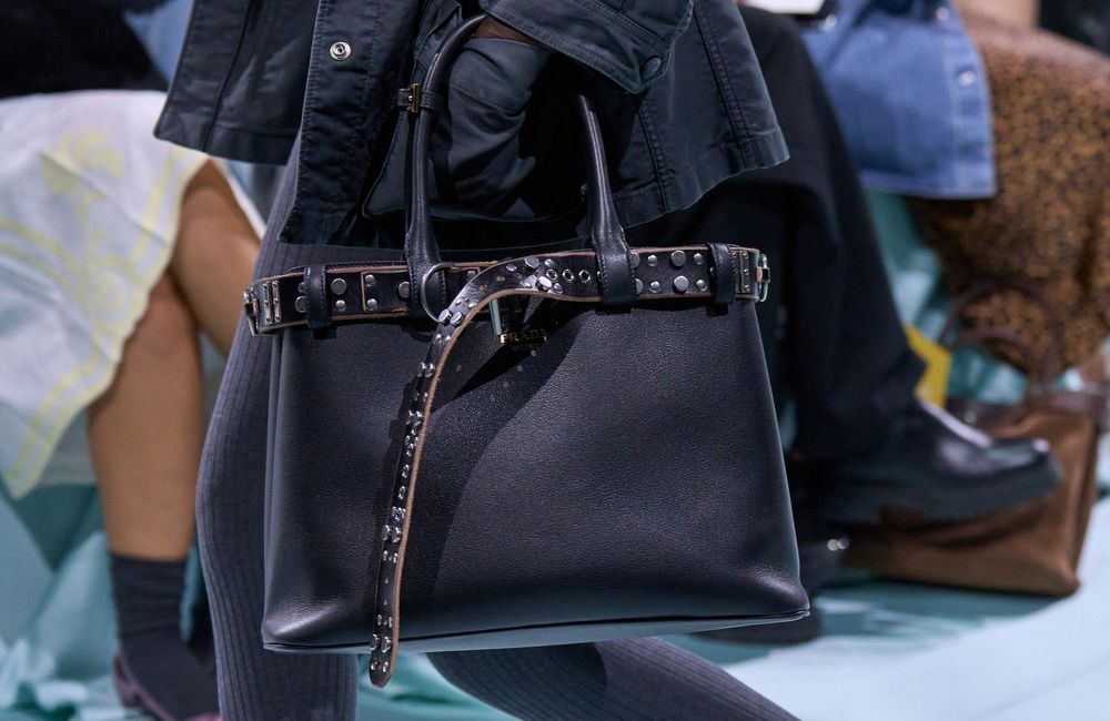 Le sac-ceinture, nouvel it-bag signé Prada