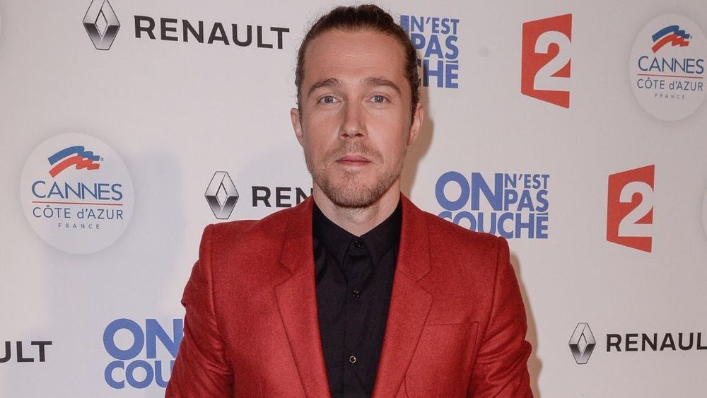 Julien Doré révèle un problème insolite à chaque entrée sur scène : "Personne ne le sait…"