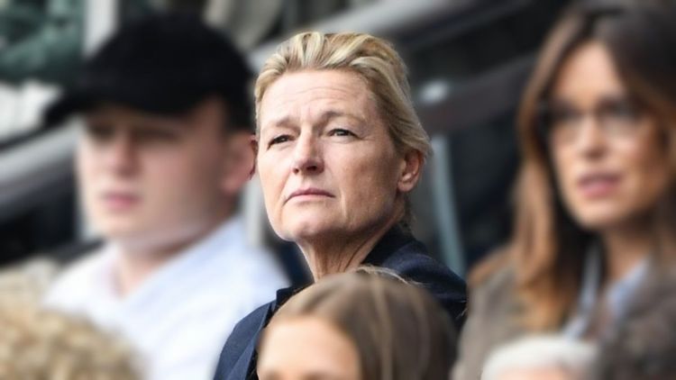 Succession à C à vous : Anne-Élisabeth Lemoine "préférerait passer sous un camion que de laisser sa place" à Mohamed Bouhafsi