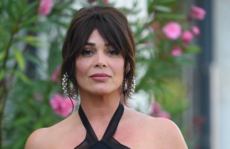 « Mademoiselle Holmes » : 5 choses à savoir sur l’actrice Lola Dewaere, la fille de Patrick Dewaere