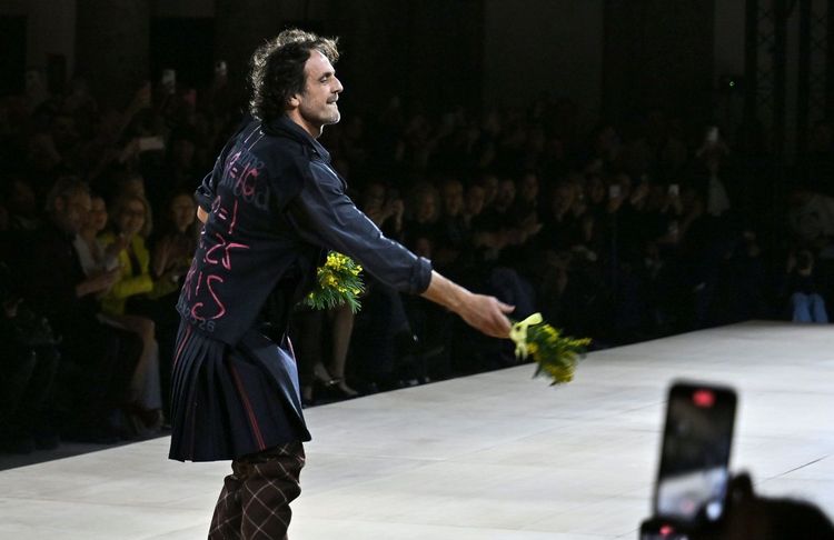 ELLE Debriefe – Fashion Week jour 6 : du mimosa lancé au public, du vert pistache pour l’hiver…